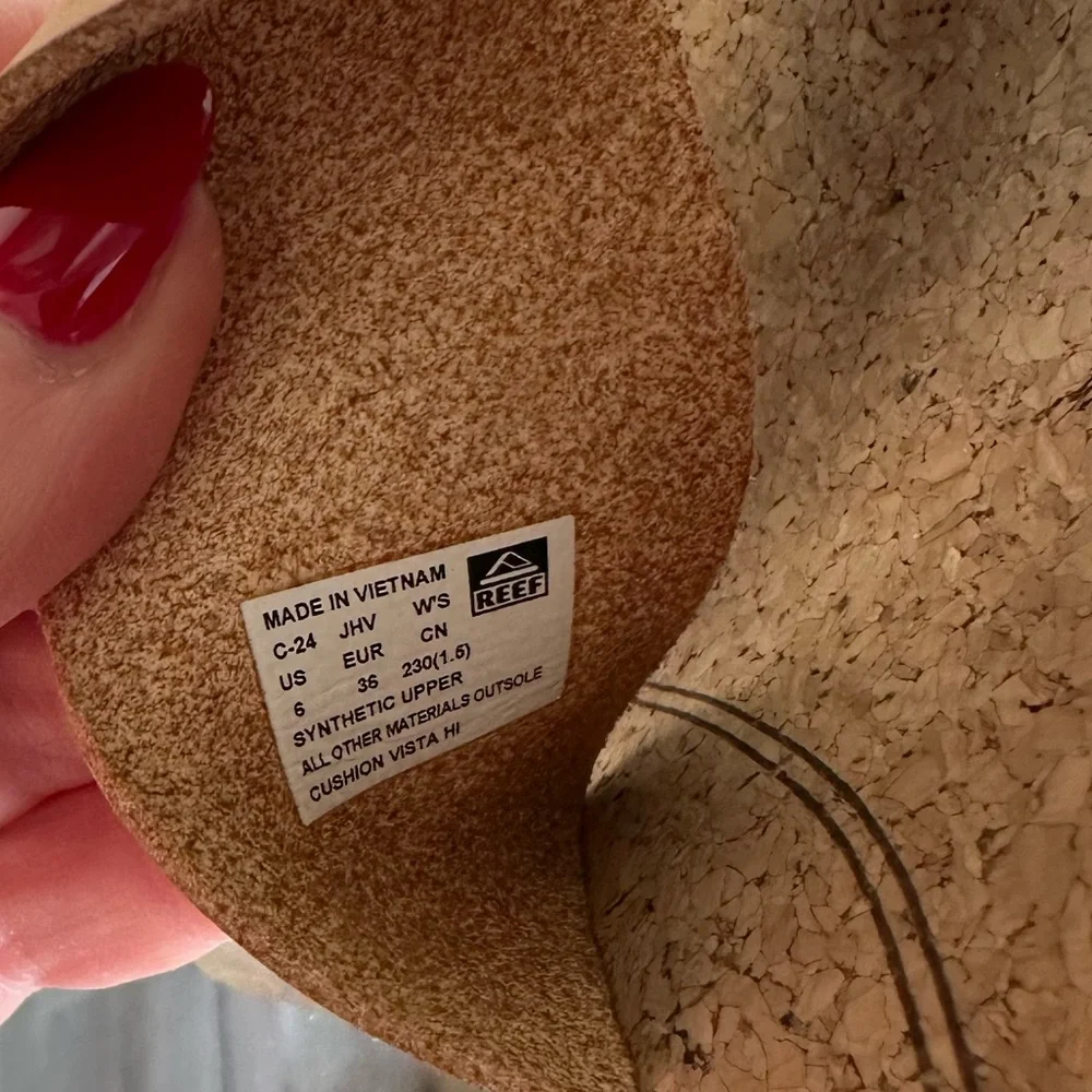 Reef Women's Tan Sandals - Picture 16 of 16